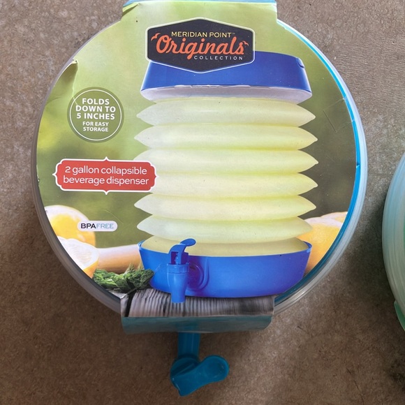 Collapsing 2 Gallon Water Dispenser (set of 2) - Picture 2 of 5